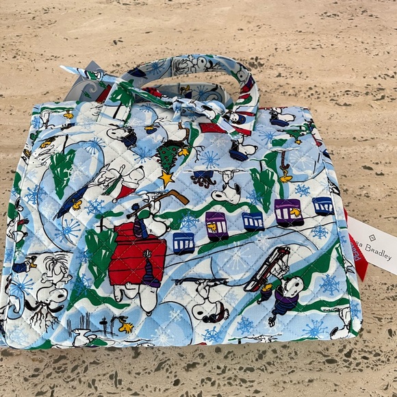 Vera Bradley peanuts Hanging Travel Organizer Snoopy Slopes - Picture 2 of 3